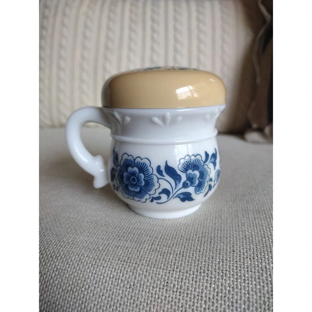 VINTAGE Avon Delft Blue Milk Glass Skin So Soft container jar w/lid 1972 Empty